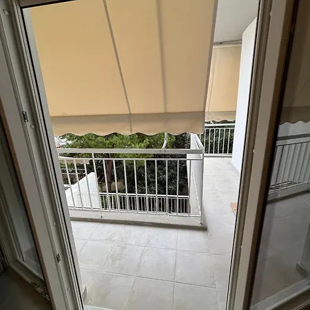 Tree Road Апартаменты *