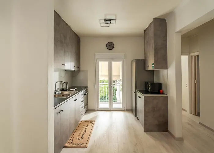 Tree Road Патра